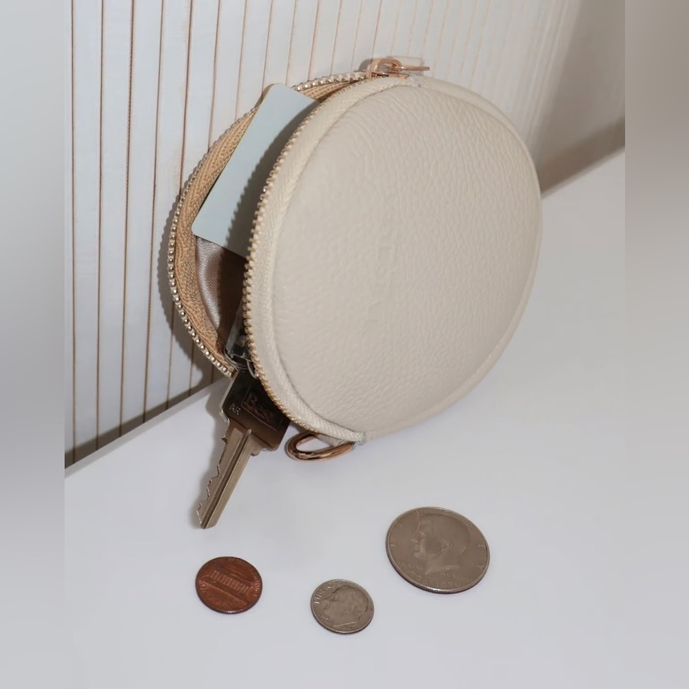 Marcella NYC Maiya Genuine Leather Circle‎ Zip Coin Purse Bone Pebble Cream NWT - Picture 5 of 5
